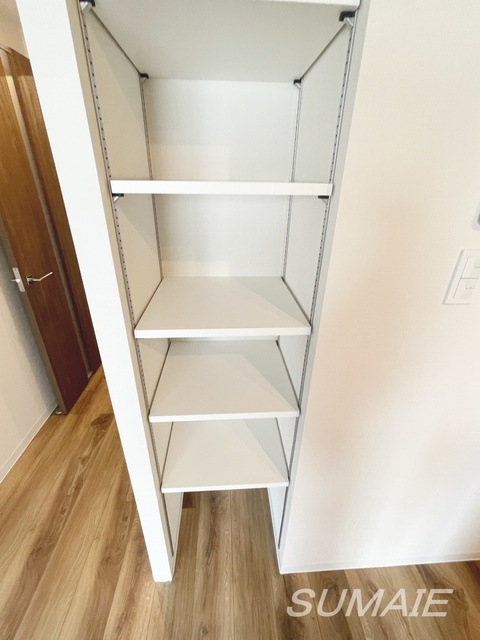 サントゥール駒込の収納|リビングの収納棚です