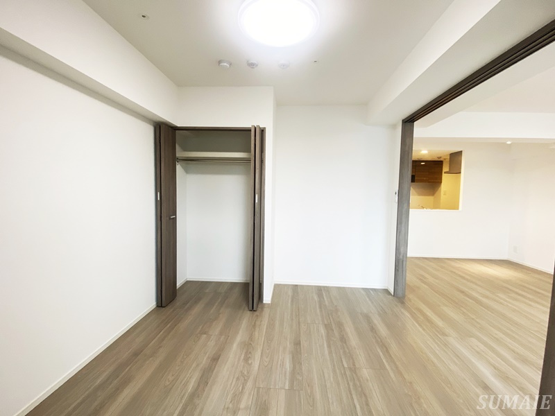 Neo Urban Residence Komagomeの寝室|開放的な寝室です