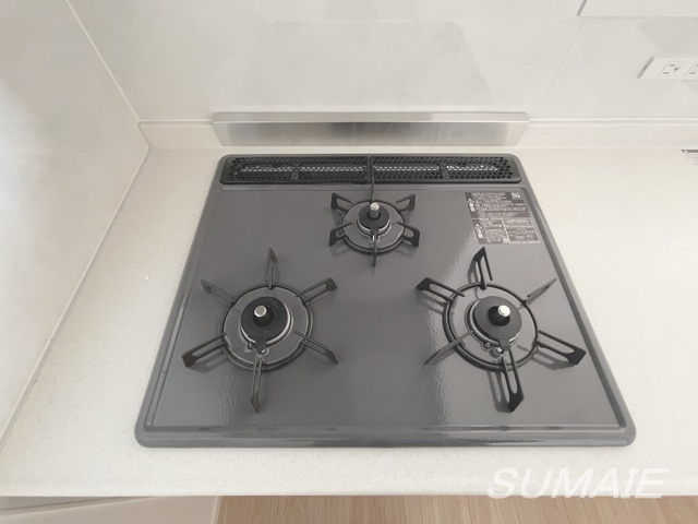 ＲＪＲプレシア東十条ガーデンのキッチン|3口コンロ付きです