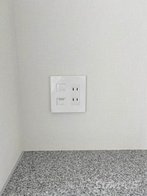 ザ・タワー十条の設備|キッチン横コンセント類です