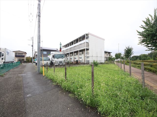 【前面道路含む現地写真】 | 陽の光をたっぷりと浴びながら気持ち良く生活が出来ます。夢のマイホーム、夢ではなく実現出来ます！見学・ご相談等、お気軽にご連絡下さい。