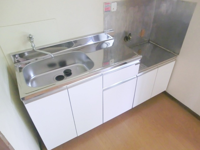 陽光荘のキッチン|２口コンロ設置可のキッチンです。