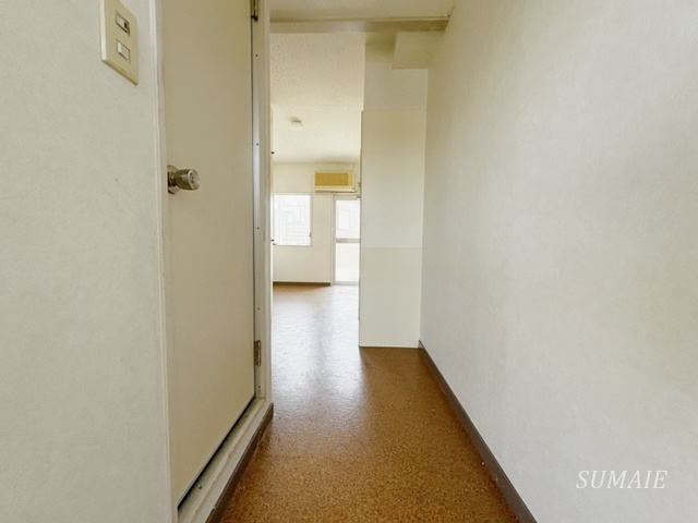 西村アパートメントの寝室|玄関です♪