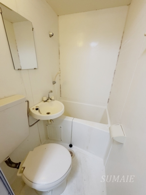 西村アパートメントの浴室|3点ユニットです。