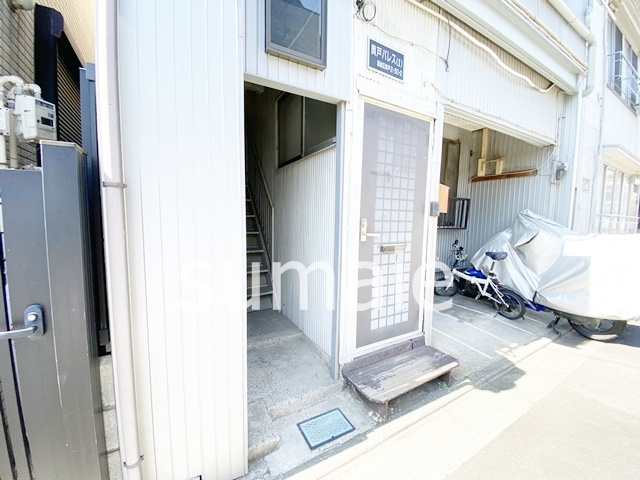 奥戸パレスのエントランス|建物の出入口です。