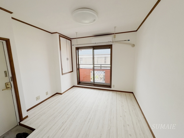 ストークハイツ山口の居間・リビング|明るい洋室です☆