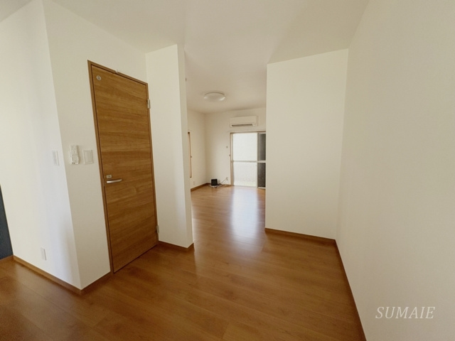 たちばな荘の居間・リビング|動線が確保されたお部屋です☆