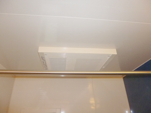 ＫＭテラスの内装|浴室乾燥機あります。