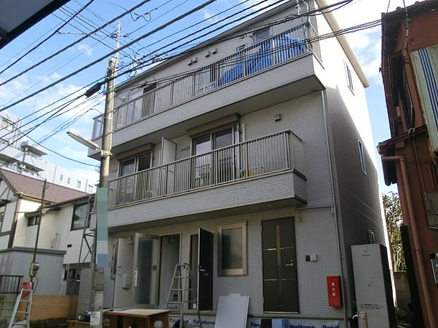 Ｗｉｌｌの外観|裏通りにひっそりたたずむアパートです。