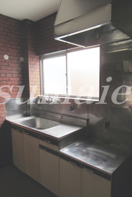 高橋コーポのキッチン|広いキッチンです