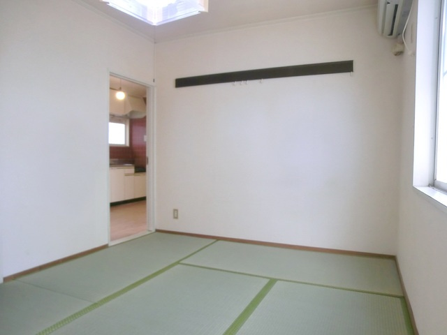 ハープコーポシシドの和室|ハンガーレール付きの和室です(*^^)v