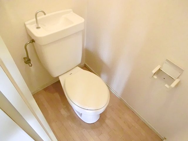 ハープコーポシシドのトイレ|バストイレ別々清潔なトイレです(*^u^*)