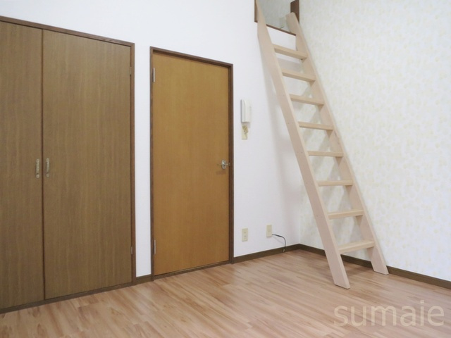 西新小岩コスモハイツの居間・リビング|洋室の別アングルです。