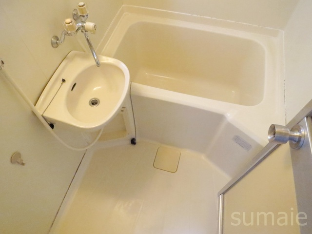 西新小岩コスモハイツの浴室|ゆったり浸かれるバスルームです♪