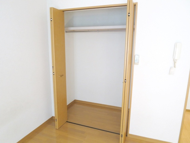 フォレスト西小岩の収納|たくさん洋服が掛けられるクローゼットです☆