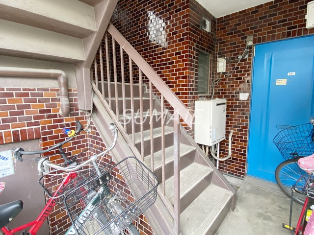 プチメゾンヤナセのその他共用部分|共用階段です☆