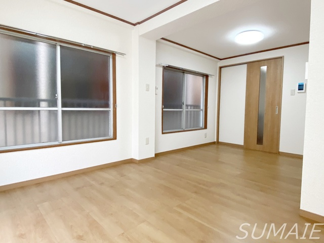 プチメゾンヤナセの寝室|リビングです！