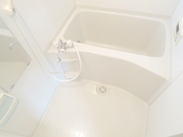 ルヴェドュソレイユの浴室|真っ白で綺麗なお風呂です♪