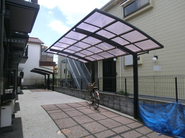 シュガーシェソワのその他共用部分|屋根付き駐輪場。