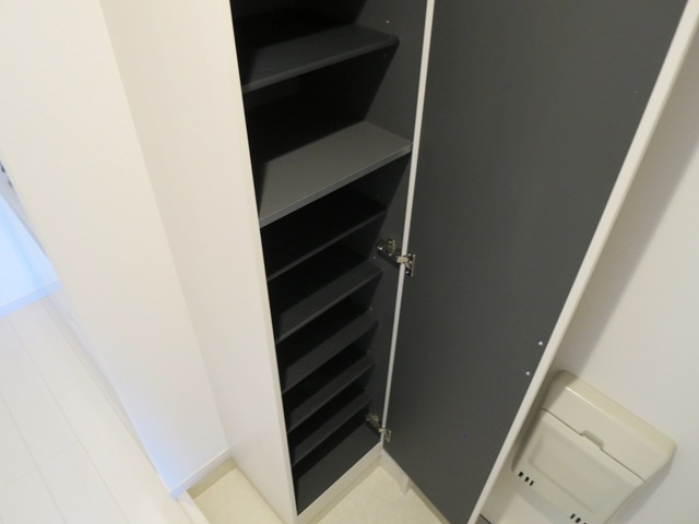 リブリ・レストの収納|たくさん靴があっても、シューズボックスでスッキリ整頓♪