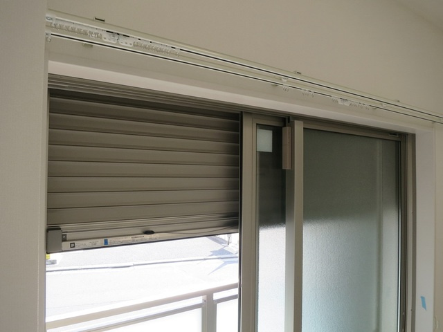 リブリ・レストの内装|雨の日も活用！シャッター雨戸付き♪