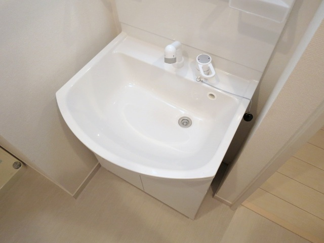 リブリ・レストの洗面所|洗髪可能な独立洗面台です。