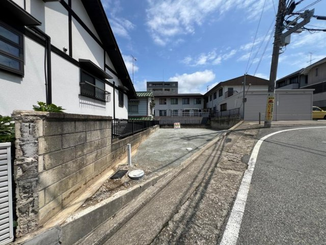 明石市朝霧南町4丁目土地の外観|【現地土地写真】
スーパーやコンビニなどの買い物施設が徒歩10分圏内に点在する、生活利便性の良い住環境♪使い分けも可能で、日々のお買い物に便利です。