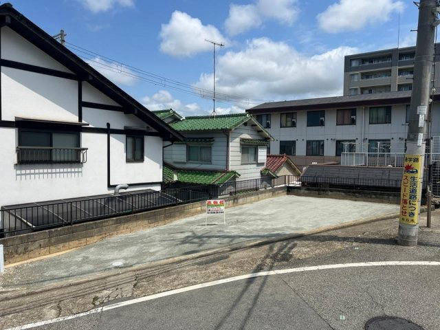 明石市朝霧南町4丁目土地の外観|【現地土地写真】
現況更地のため、解体費用の負担はございません。周囲には既に建物が建っているため、実際の陽当りを考慮したプランニングが可能です♪