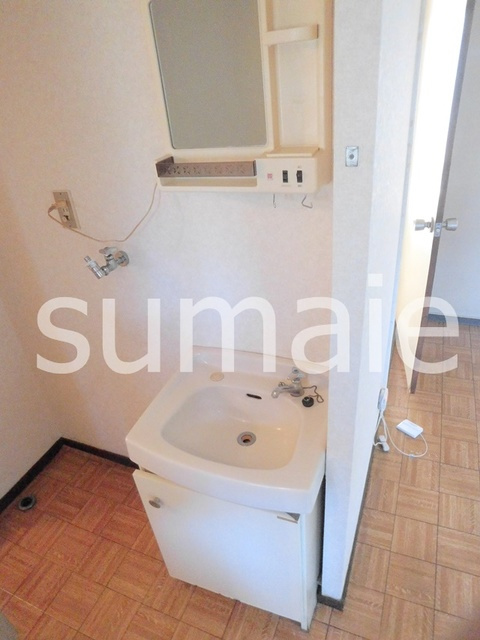 サンハイツの洗面所|独立洗面台です。