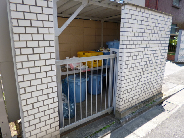 長瀬マンションのその他共用部分|敷地内専用ごみ置き場有ります。