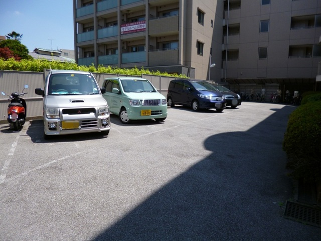 長瀬マンションの駐車場|敷地内駐車場有ります（要確認）