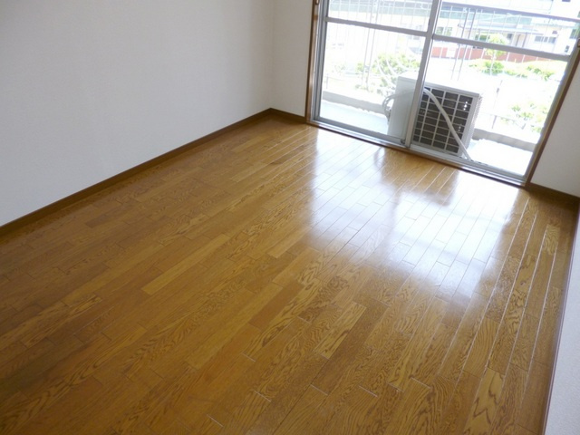 長瀬マンションの洋室|洋室も有り、人気の角部屋です。