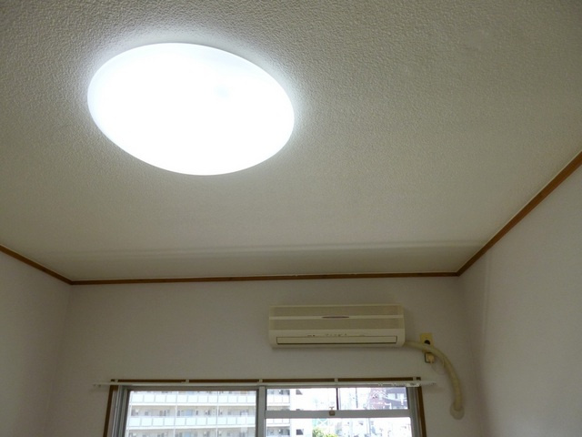 長瀬マンションの内装|居室照明・エアコン完備！！