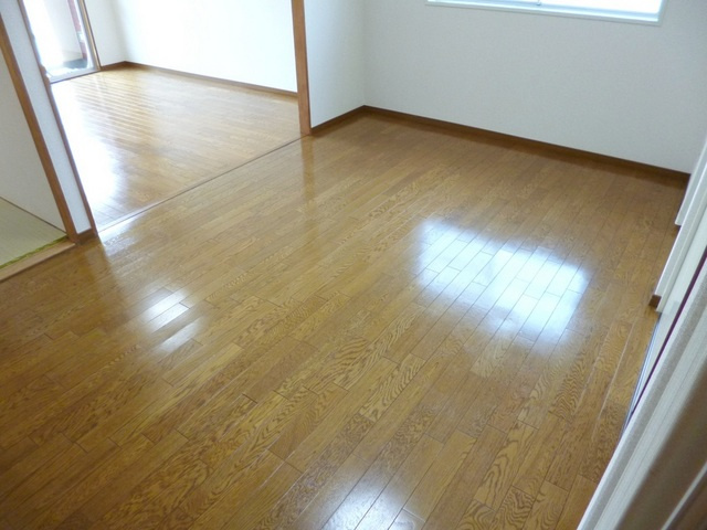 長瀬マンションの居間・リビング|ゆとりのダイニングキッチンです♪