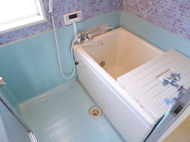 長瀬マンションの浴室|追い焚き機能付きのおふろです♪