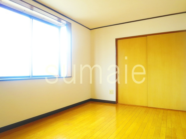 パレス細田の居間・リビング|明るいダイニングスペース！