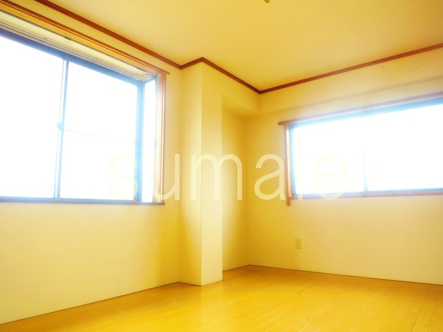 パレス細田の寝室|二面採光のお部屋です！