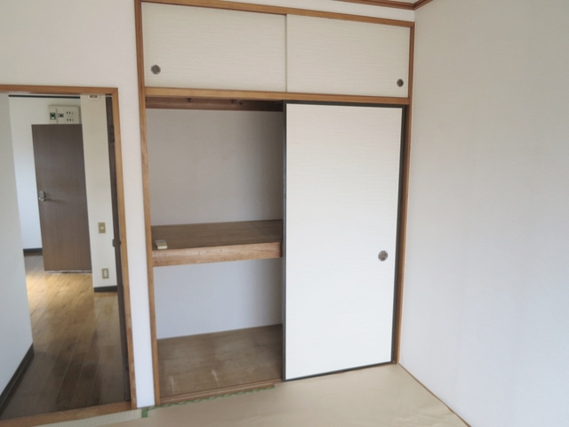 クリスタルパレスの収納|天袋付きの収納です。