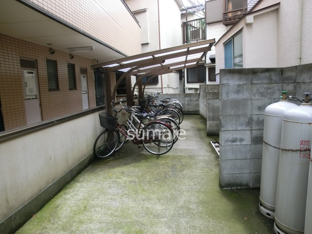 クリスタルパレスのその他共用部分|敷地内駐輪場有ります。