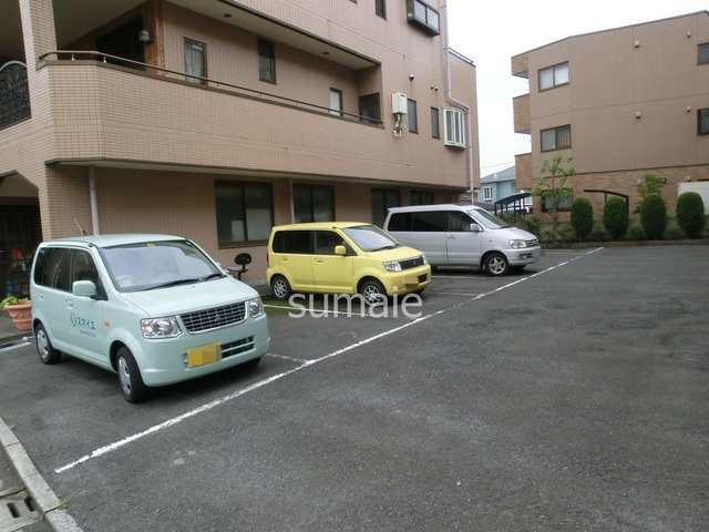 クリスタルパレスの駐車場|敷地内駐車場有ります（要確認）