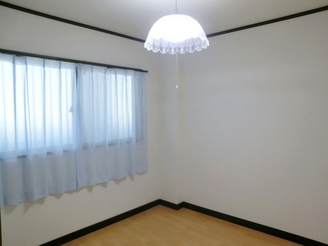 第二プラムフラワーガーデンの居間・リビング|ファミリーにおすすめの3ＤＫタイプです♪