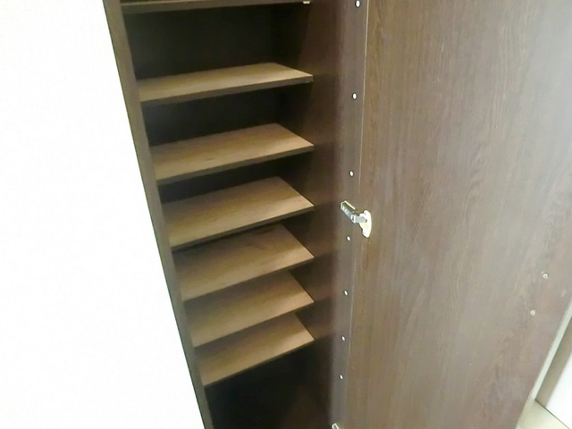 第二プラムフラワーガーデンの玄関|下駄箱付いてます。