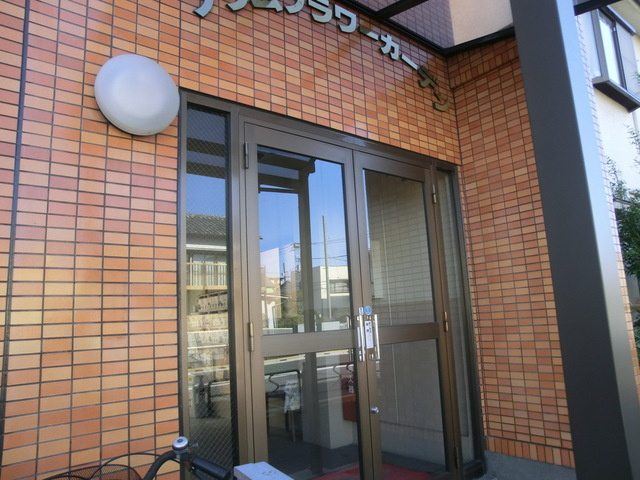 第二プラムフラワーガーデンのエントランス|建物入口部分です。