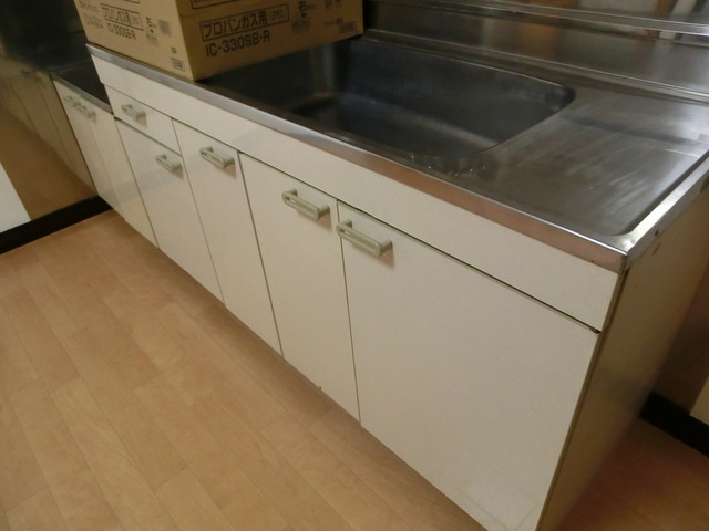 第二プラムフラワーガーデンのキッチン|2口ガスコンロ設置可です。