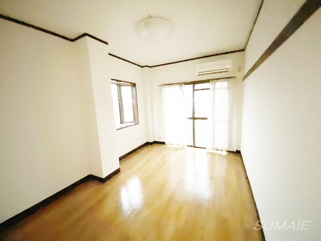 第一プラムフラワーガーデンの居間・リビング|洋室