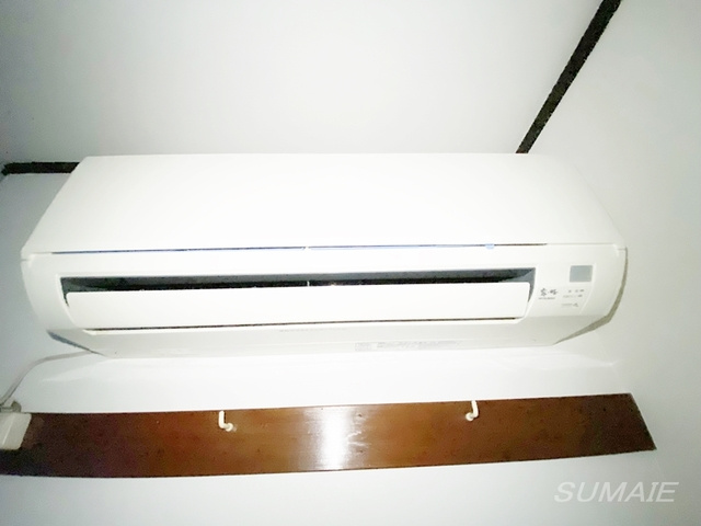 第一プラムフラワーガーデンの設備|玄関側洋室のエアコン