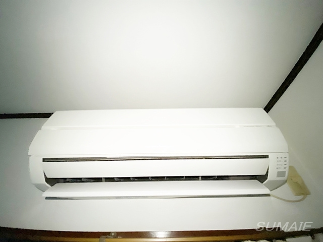 第一プラムフラワーガーデンの設備|バルコニー側洋室のエアコン