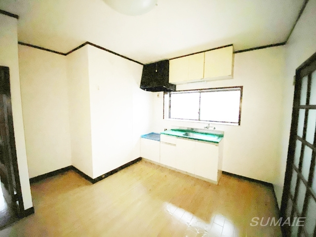 第一プラムフラワーガーデンの居間・リビング|キッチンスペース