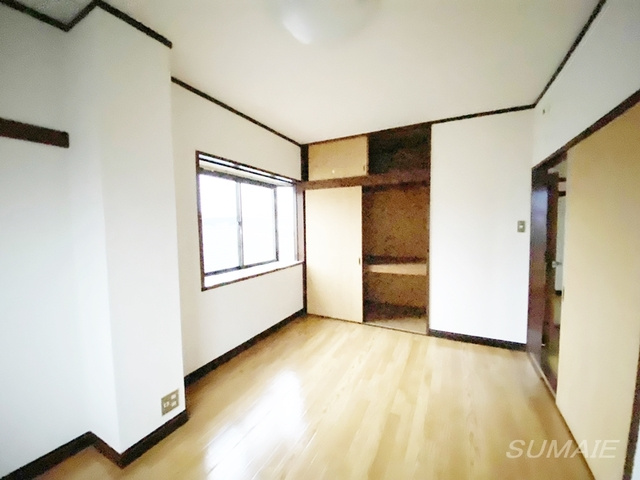 第一プラムフラワーガーデンの洋室|フローリングです！