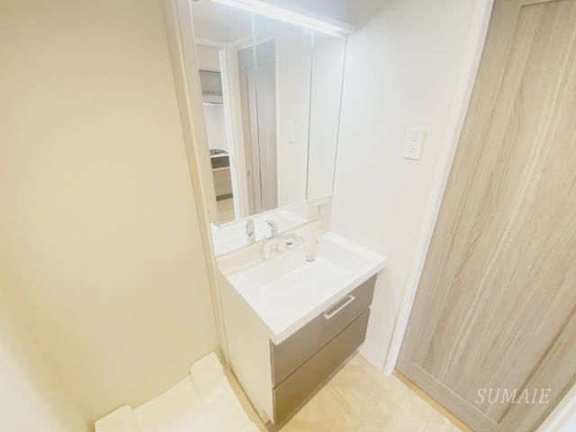 シュワーブパレの洗面所|独立洗面台付き。